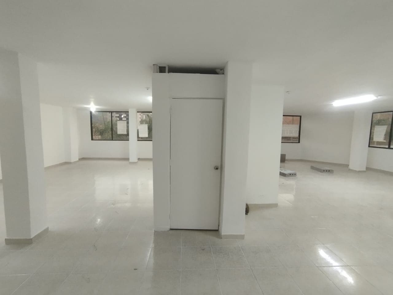 Local en arriendo en Manchester, Bello — foto 1 de 11