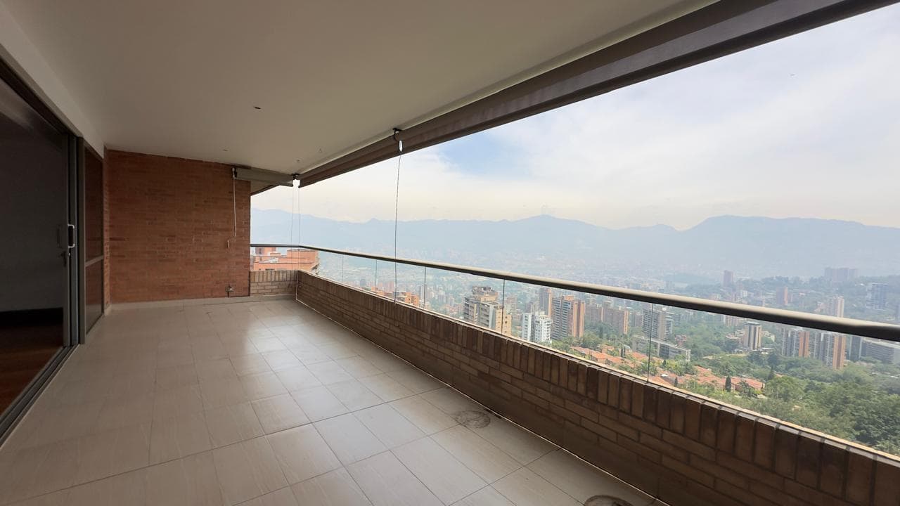 Apartamento en arriendo en La Calera, El Poblado, Medellín — foto 1 de 19