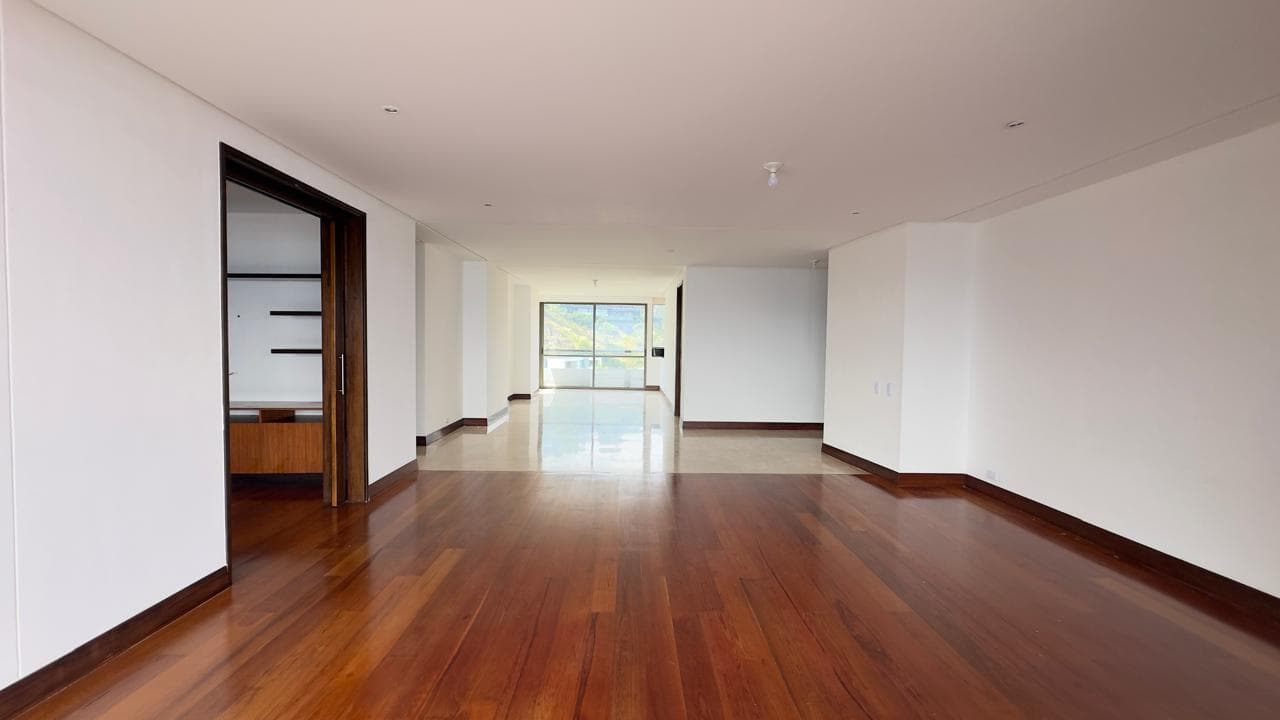 Apartamento en arriendo en La Calera, El Poblado, Medellín — foto 2 de 19