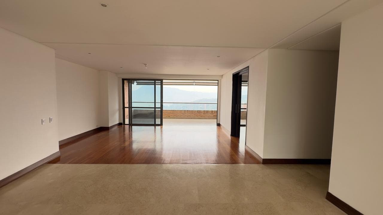 Apartamento en arriendo en La Calera, El Poblado, Medellín — foto 3 de 19
