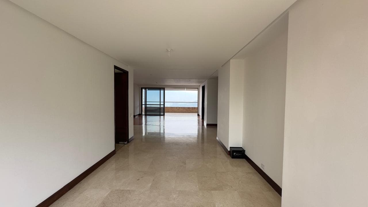 Apartamento en arriendo en La Calera, El Poblado, Medellín — foto 4 de 19