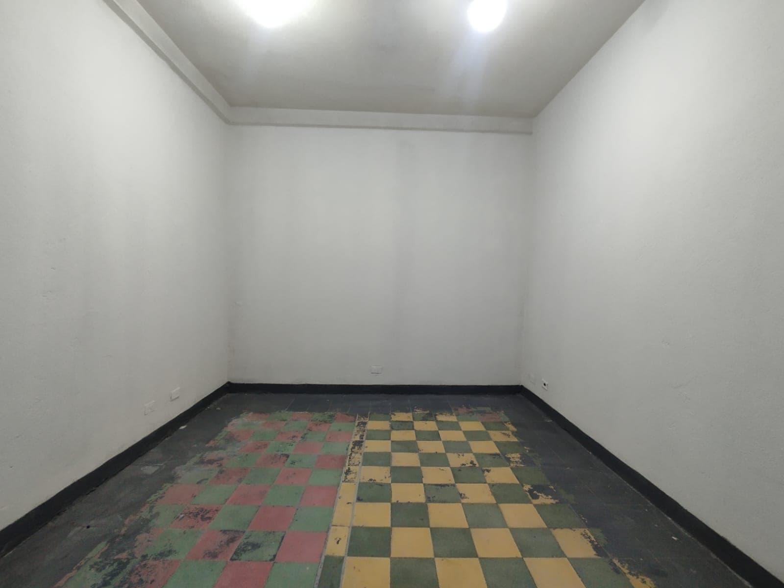 Local en arriendo en La Candelaria, Centro, Medellín — foto 1 de 11