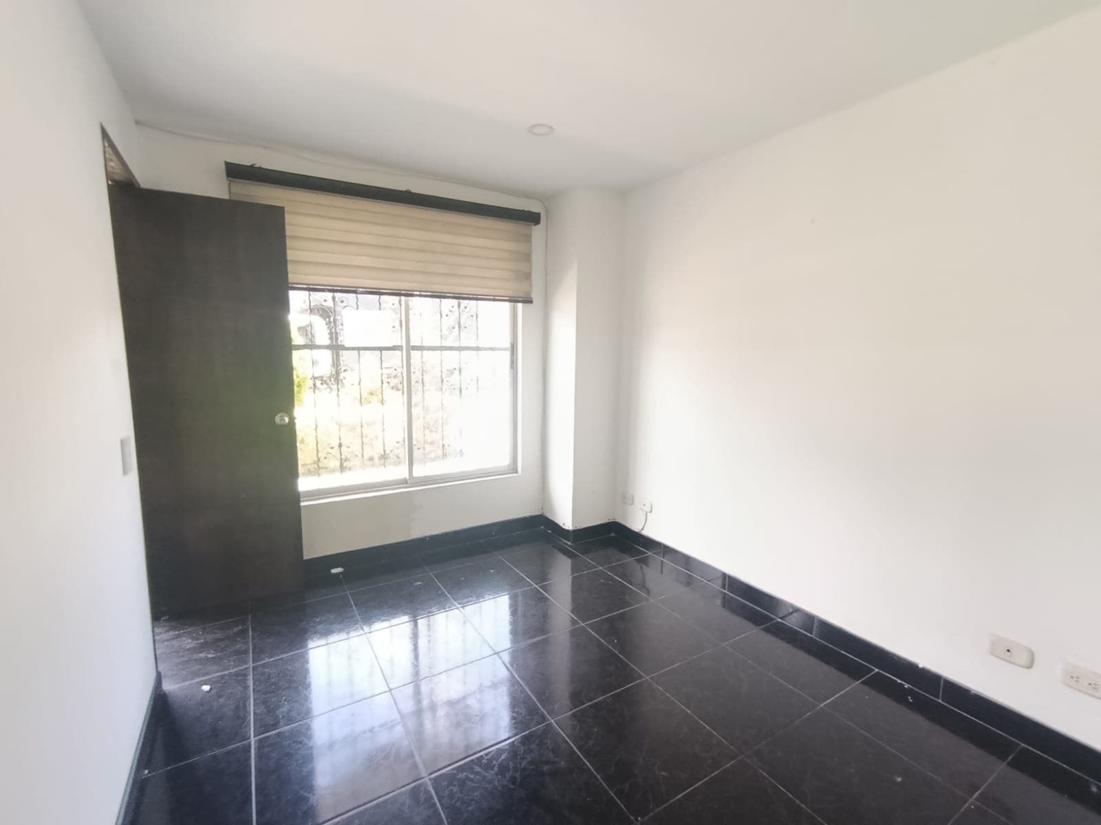 Oficina en arriendo en Los Lagos, Rionegro — foto 2 de 8