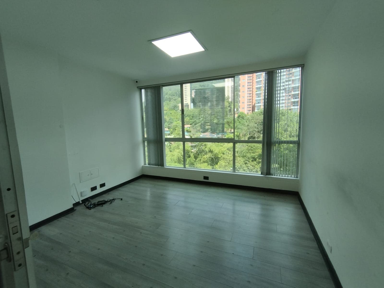 Oficina en arriendo en El Tesoro, El Poblado, Medellín — foto 1 de 9