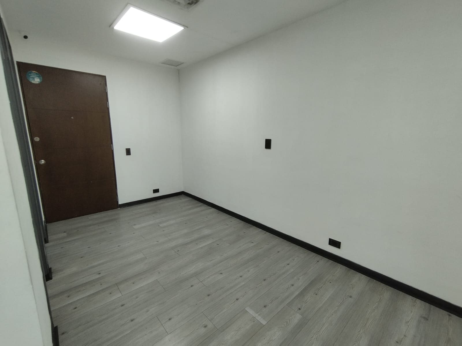 Oficina en arriendo en El Tesoro, El Poblado, Medellín — foto 3 de 9