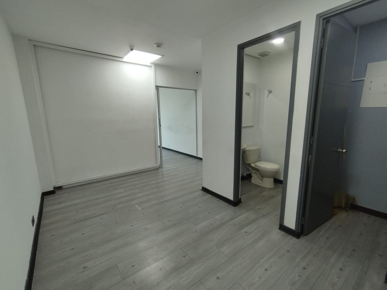 Oficina en arriendo en El Tesoro, El Poblado, Medellín — foto 5 de 9