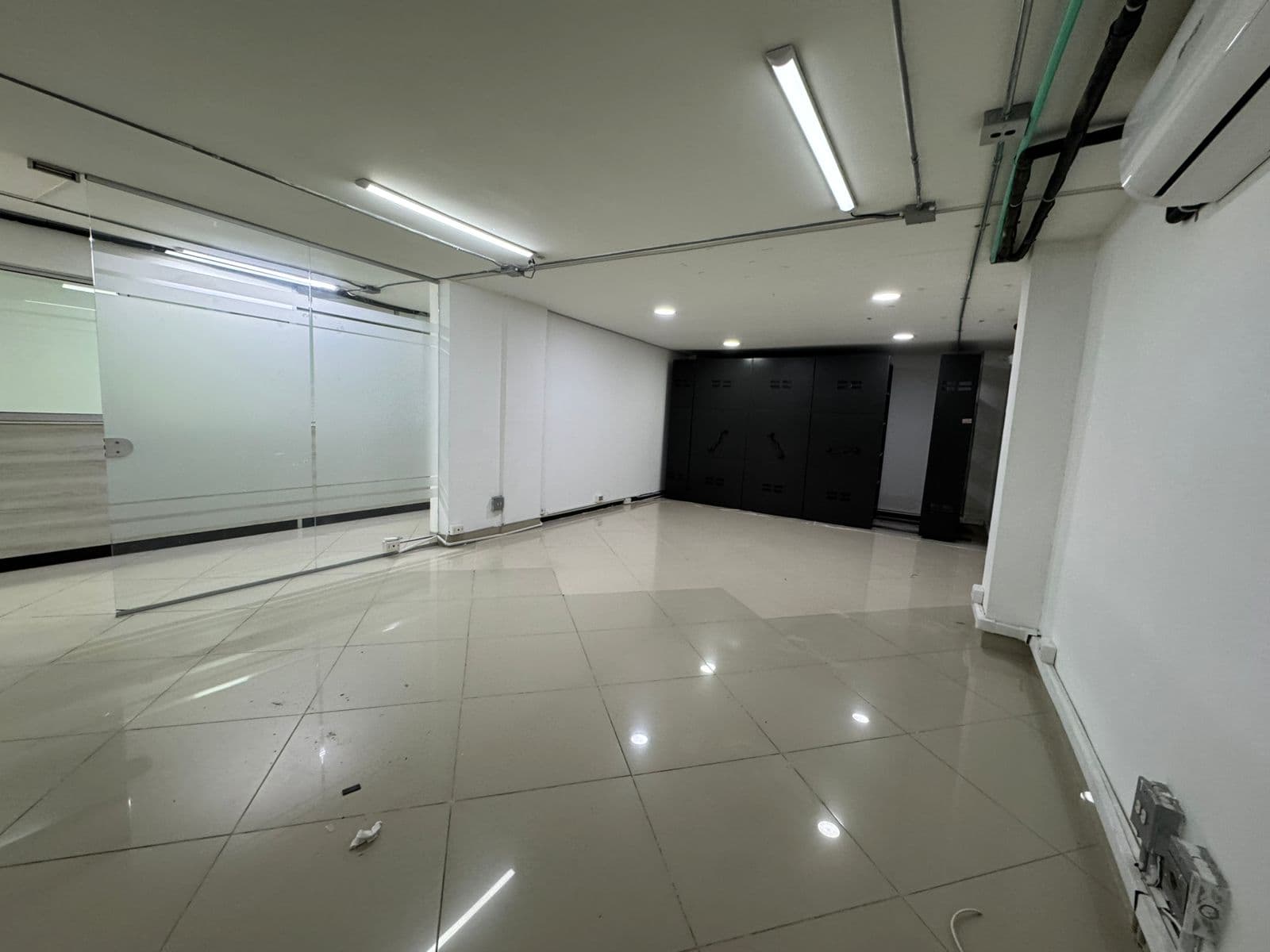 Local en arriendo en Suramericana, Laureles, Medellín — foto 1 de 20