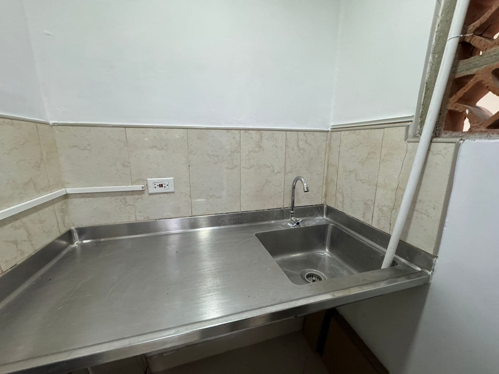 Local en arriendo en Suramericana, Laureles, Medellín — foto 3 de 20