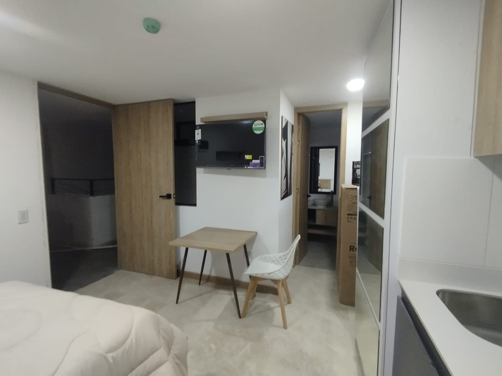 Apartaestudio en arriendo en La Candelaria, Centro, Medellín — foto 1 de 8