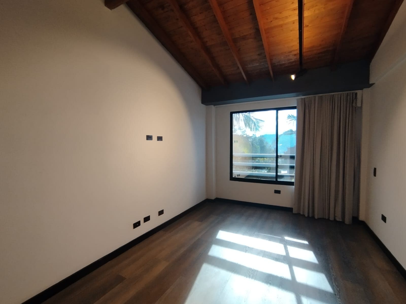 Casa Vivienda en arriendo en Loma Del Atravesado, Envigado — foto 2 de 20