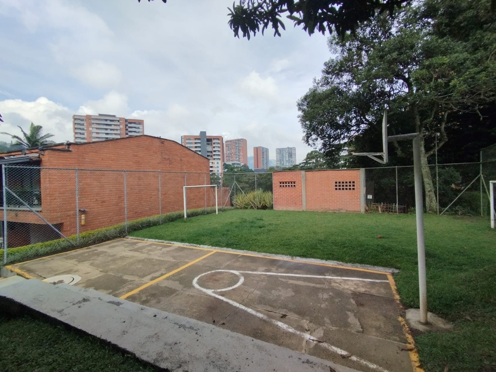 Casa Vivienda en arriendo en Intermedia, Envigado — foto 1 de 20
