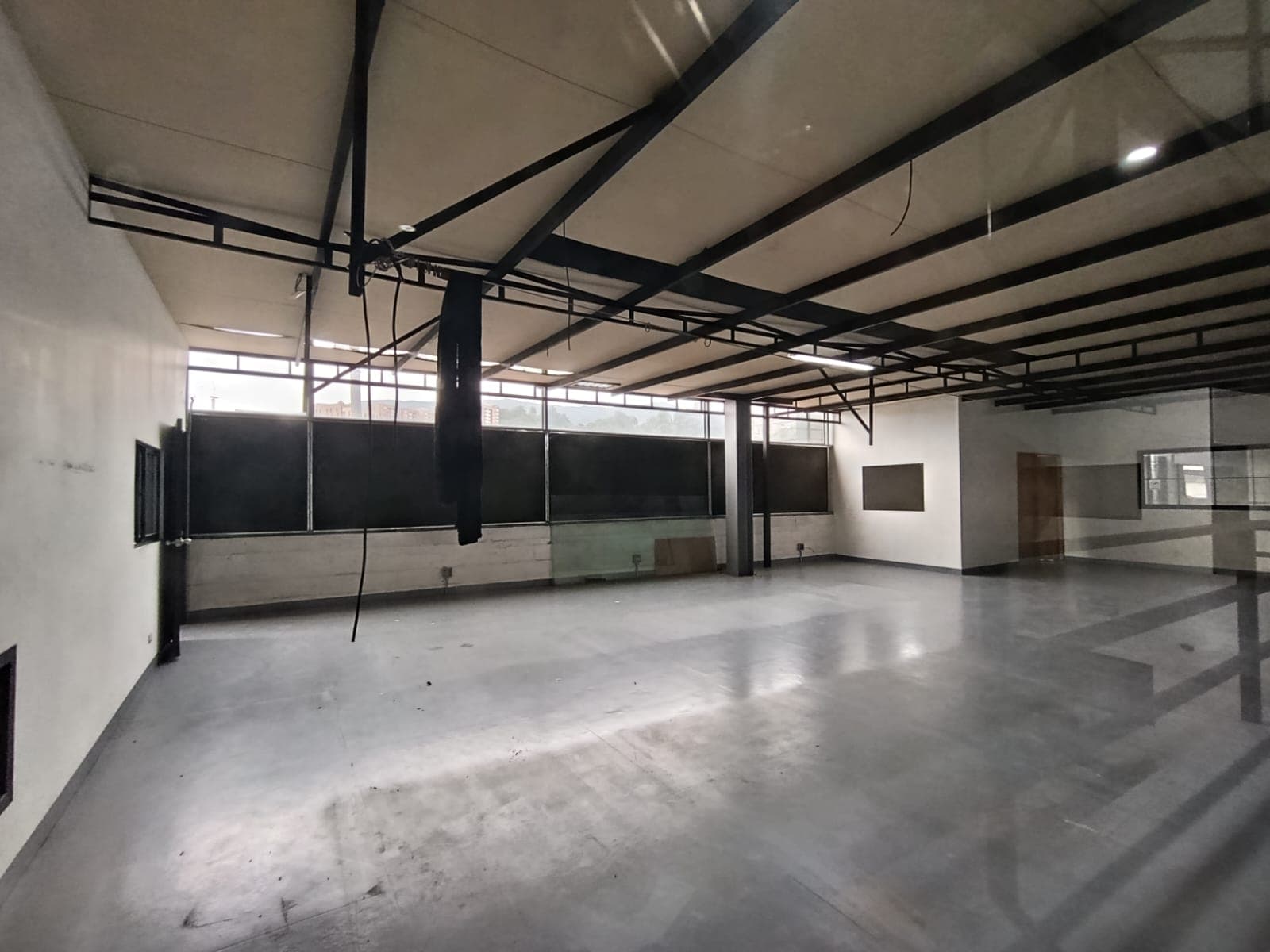 Bodega en arriendo en Barrio Colombia, El Poblado, Medellín — foto 3 de 11