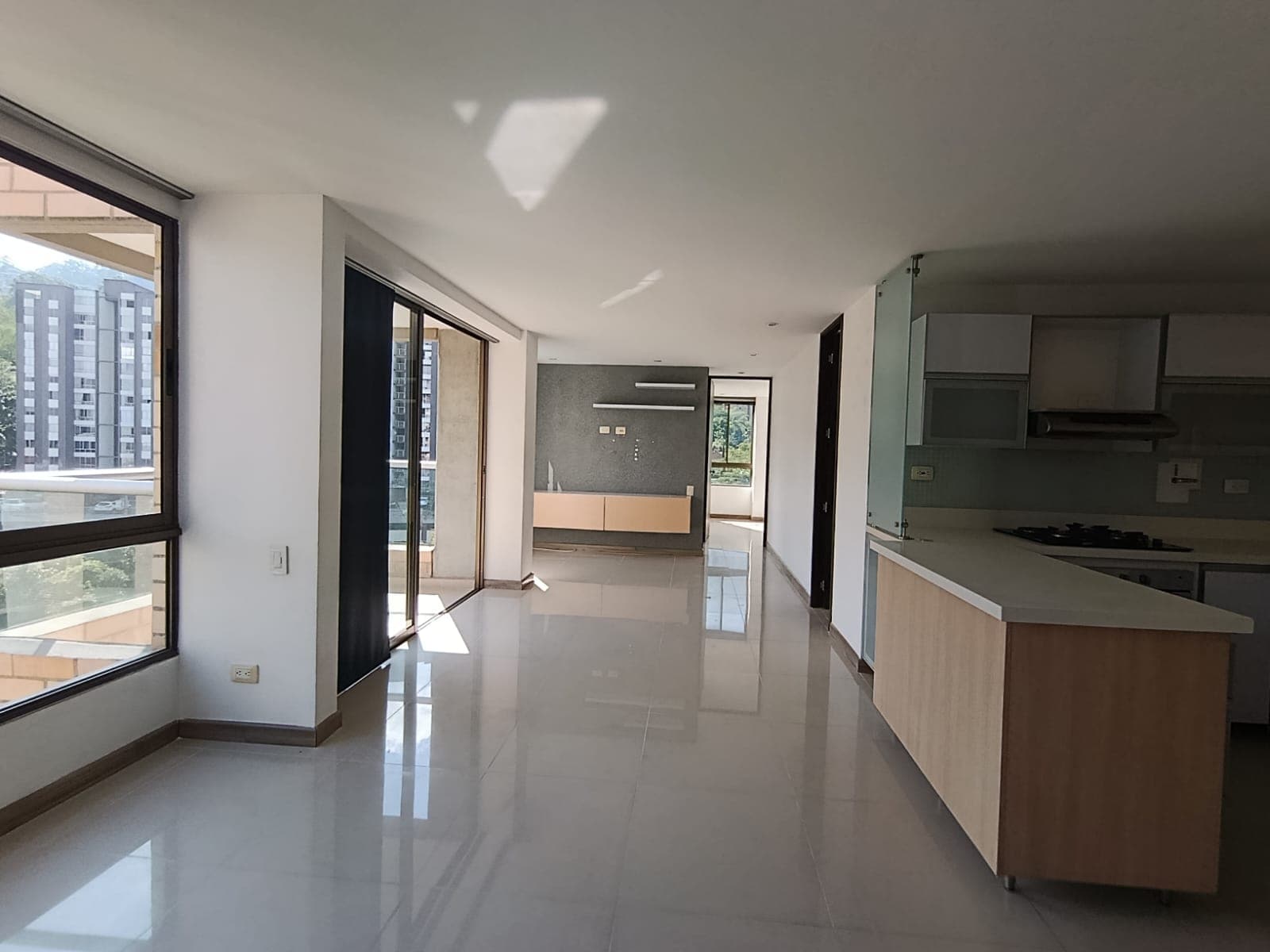 Apartamento en arriendo en Las Lomas, El Poblado, Medellín — foto 2 de 20