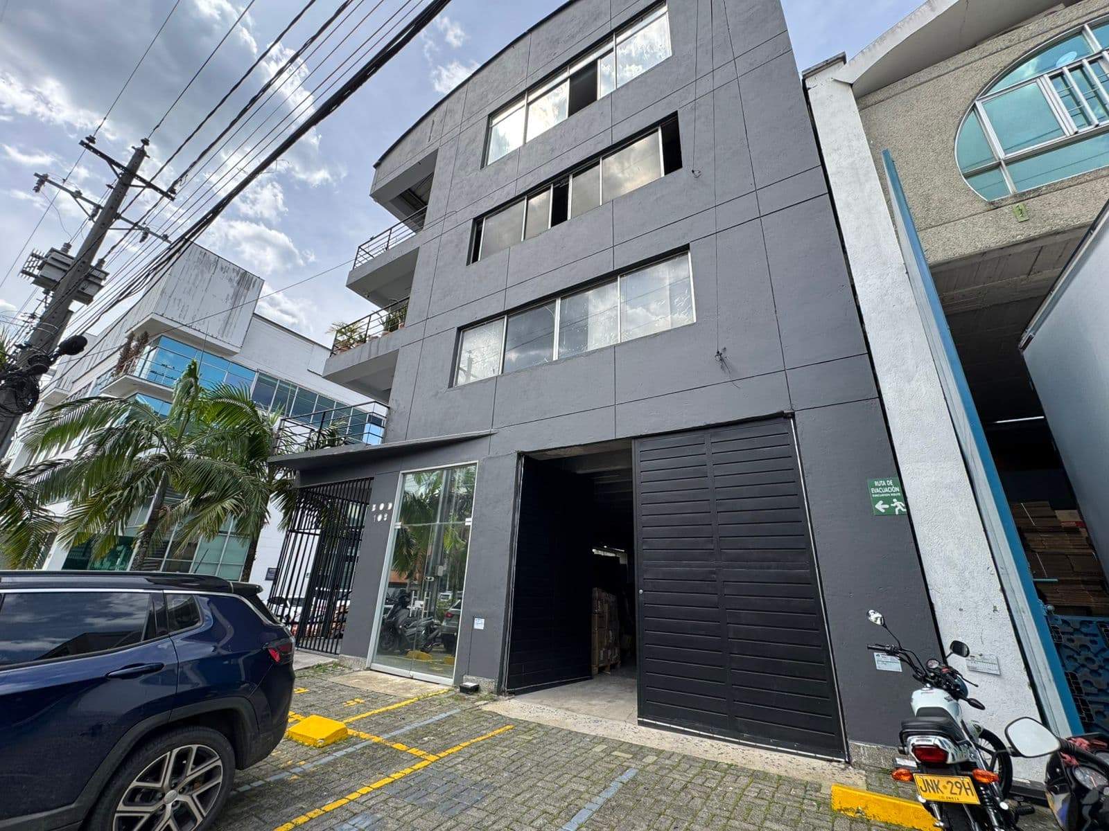 Bodega en arriendo en Primavera, Envigado — foto 1 de 12