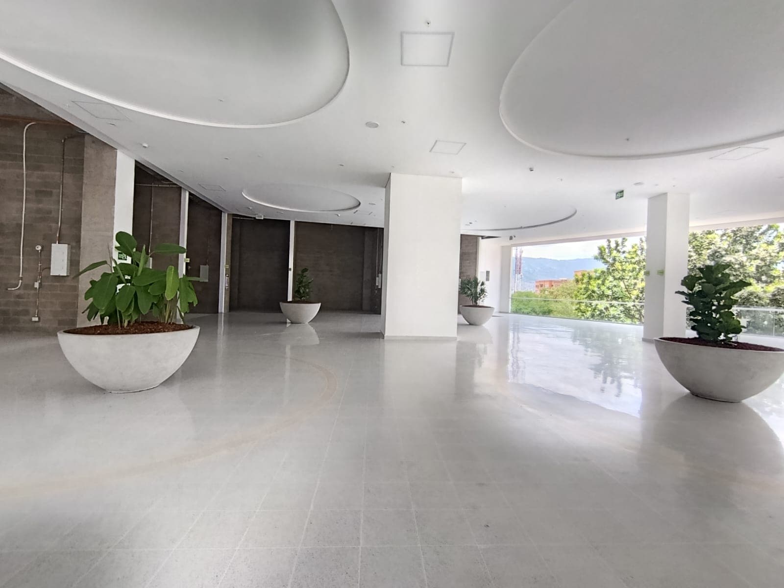 Local en arriendo en Los Pinos, La America, Medellín — foto 1 de 12