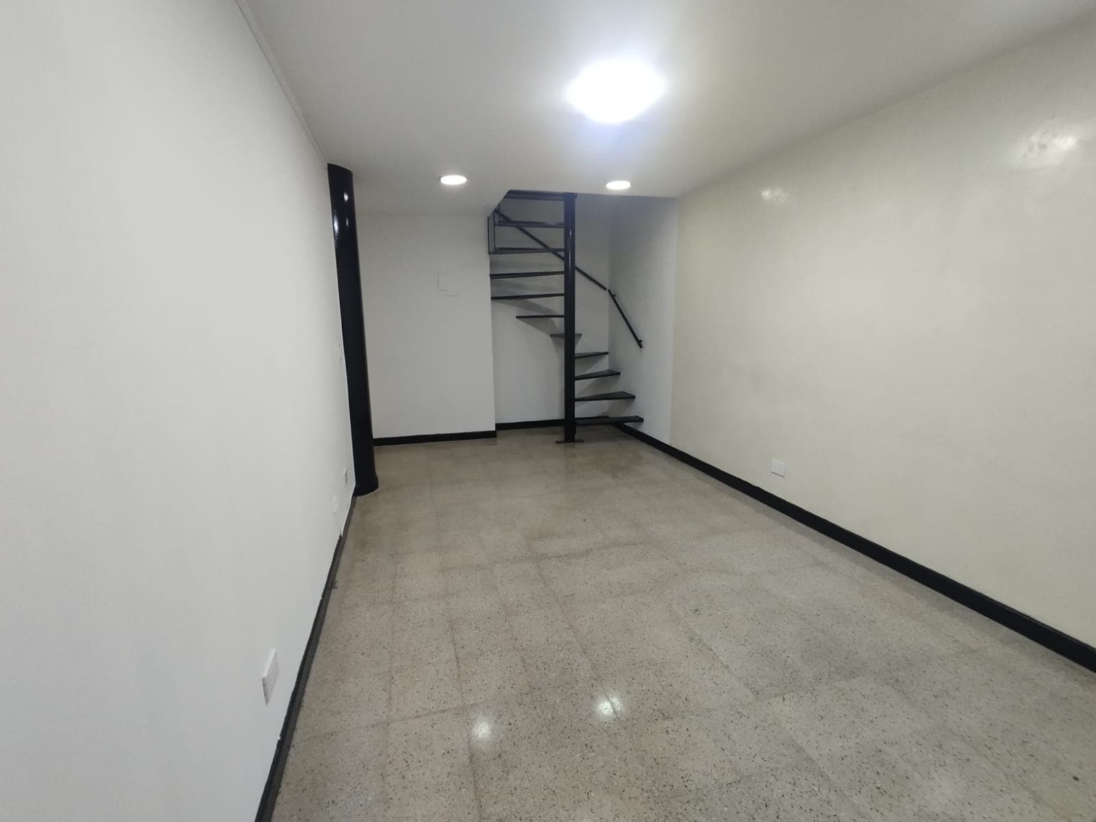 Local en arriendo en La Candelaria, Centro, Medellín — foto 3 de 9