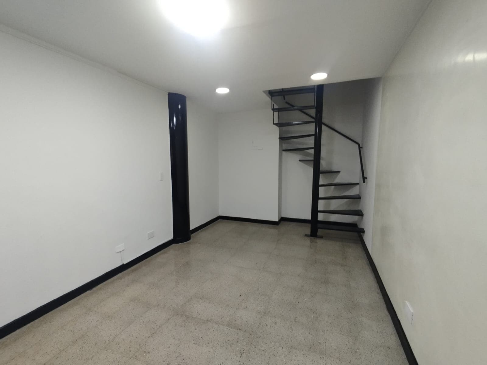 Local en arriendo en La Candelaria, Centro, Medellín — foto 4 de 9