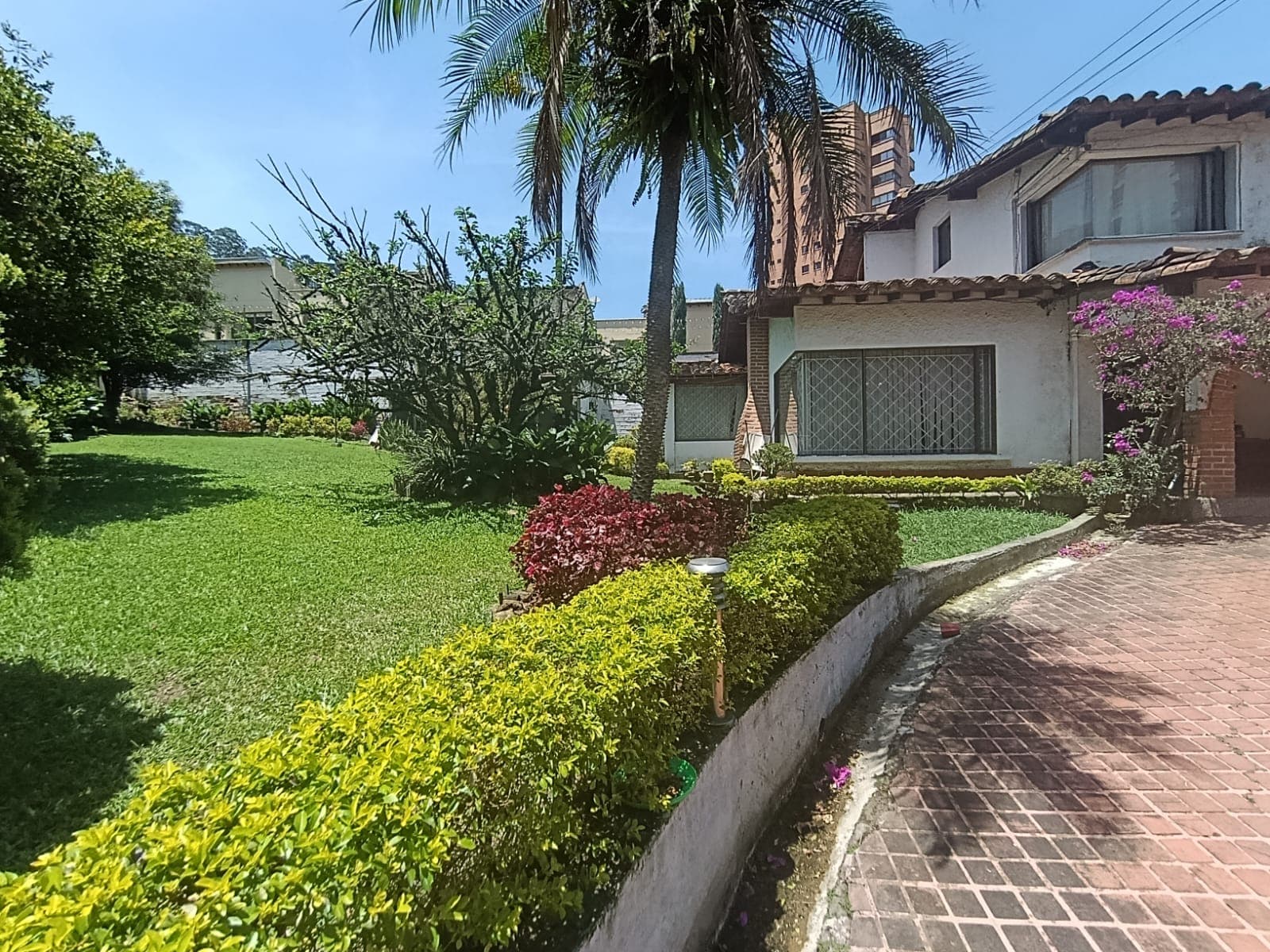 Casa Comercial en arriendo en El Poblado, Medellín — foto 2 de 20