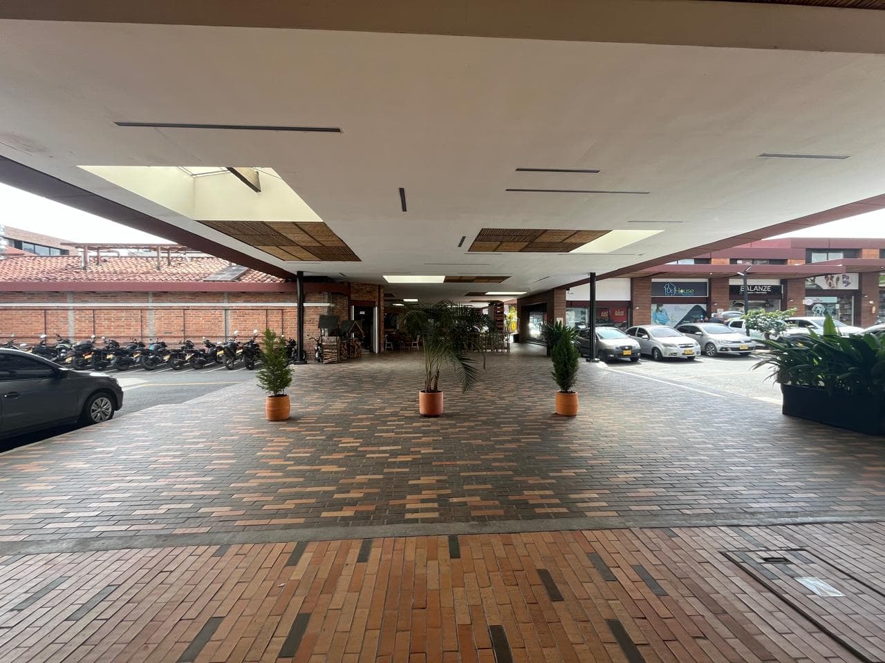 Local en arriendo en La Ceja — foto 1 de 11