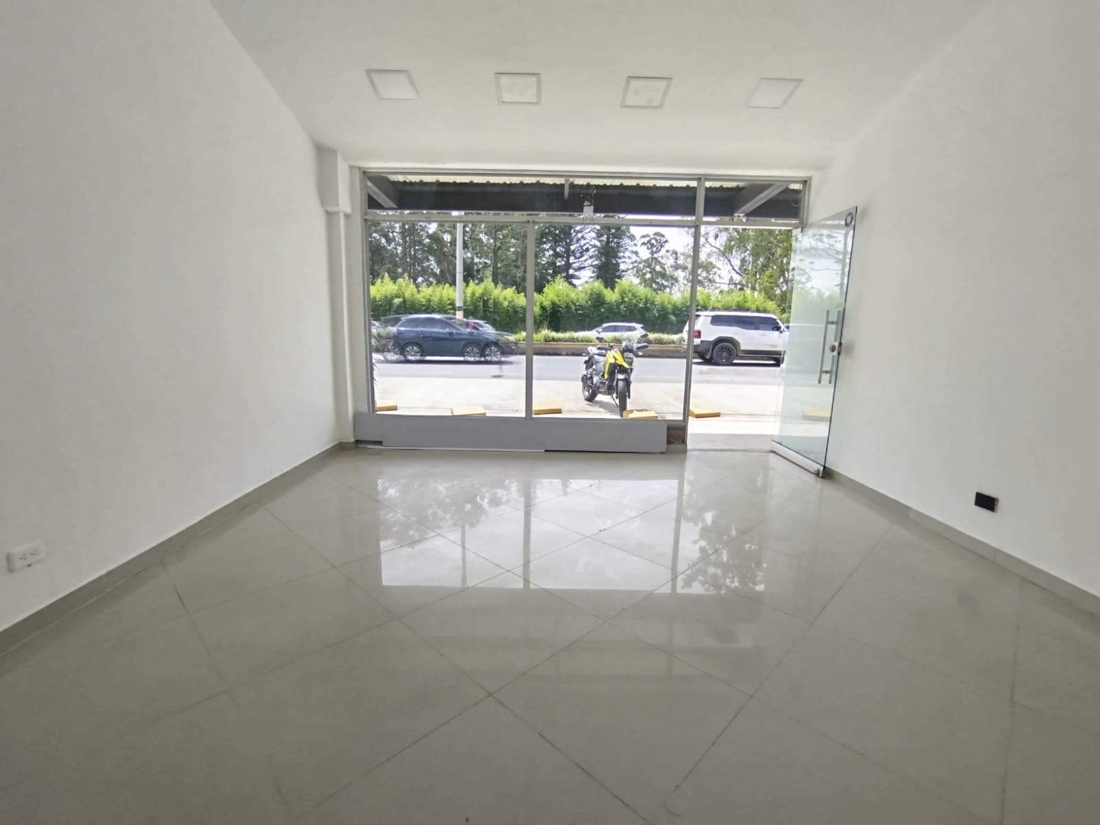 Local en arriendo en Llano Grande, Rionegro — foto 1 de 8
