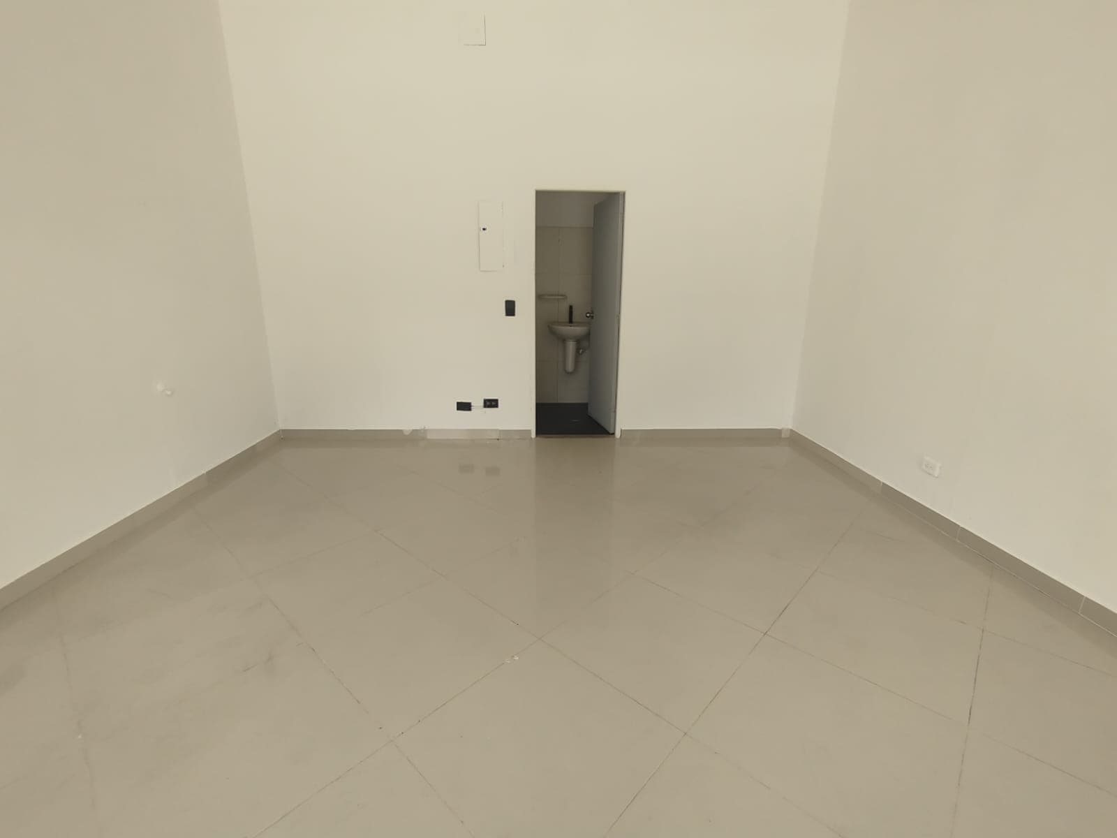 Local en arriendo en Llano Grande, Rionegro — foto 3 de 8