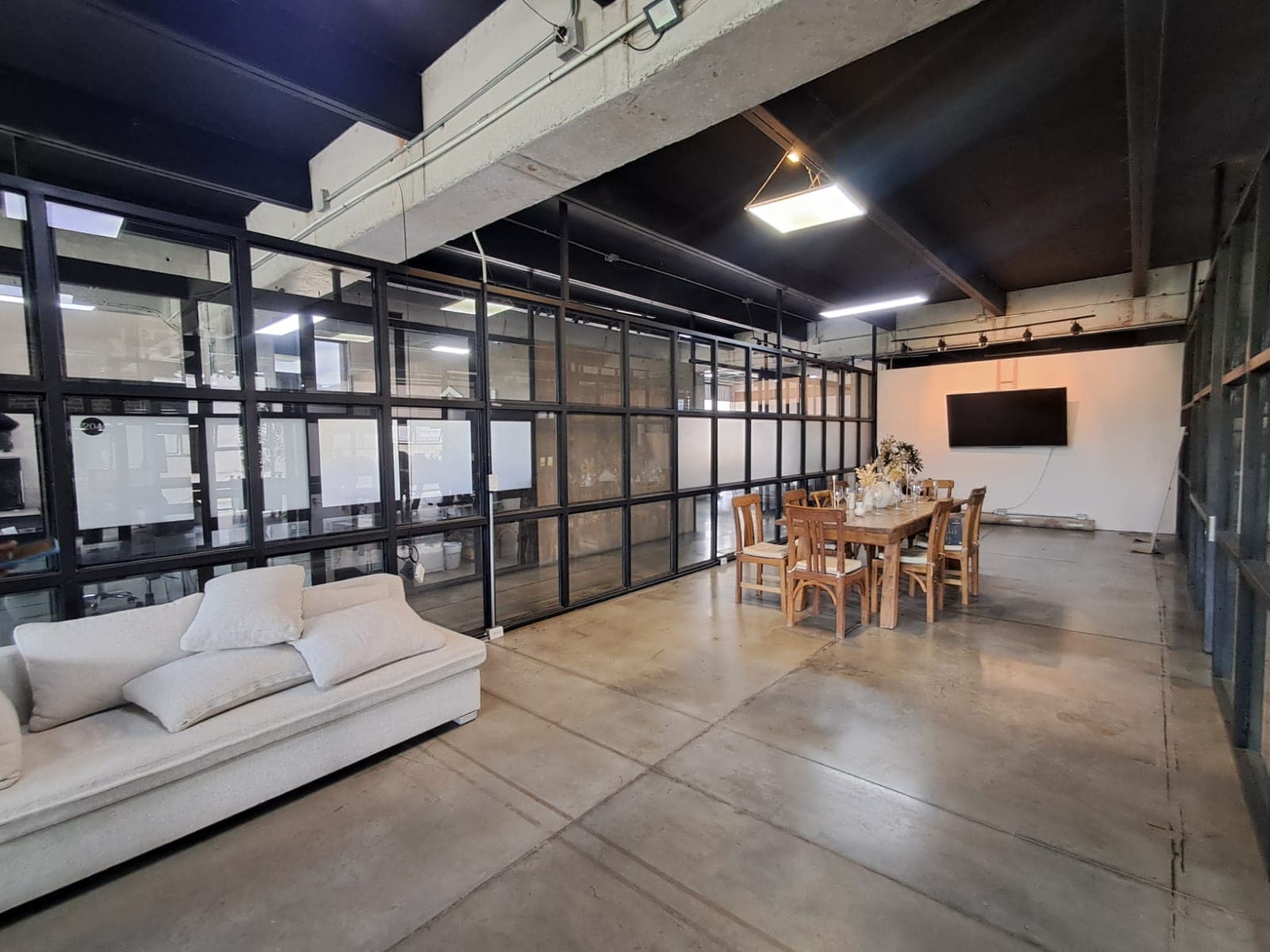 Oficina en arriendo en Barro Blanco Rio Negro, Rionegro — foto 1 de 12