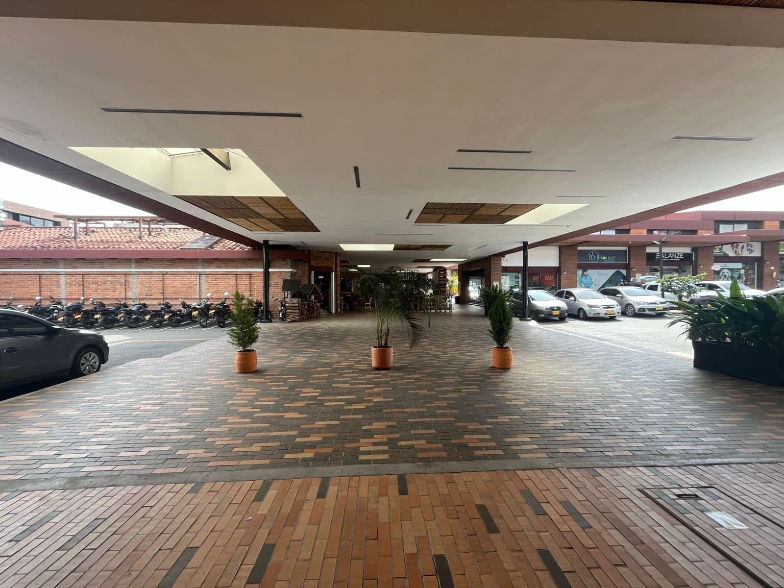Local en arriendo en La Ceja — foto 1 de 12