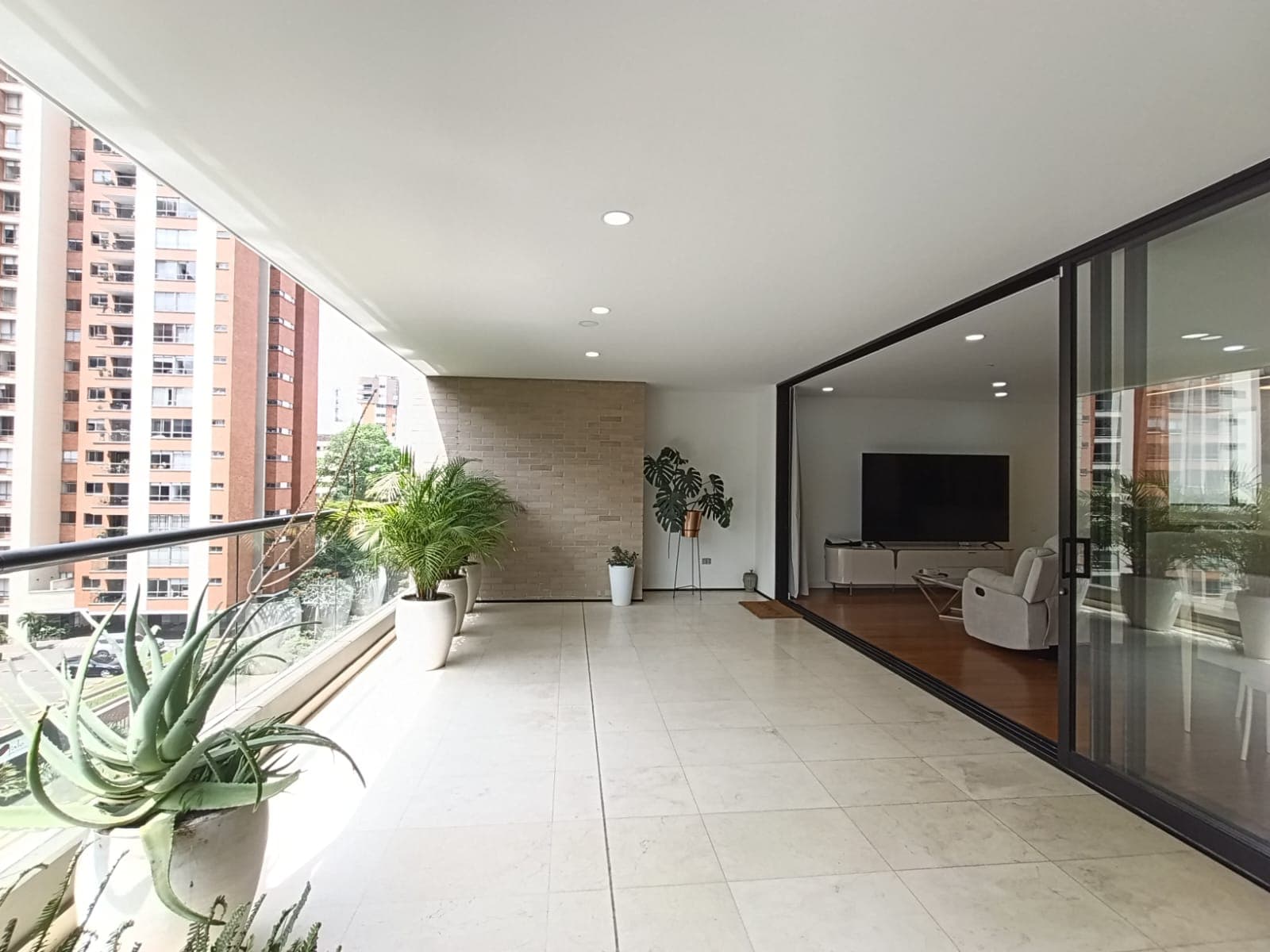 Apartamento en arriendo en Santa María De Los Ángeles, El Poblado, Medellín — foto 2 de 20