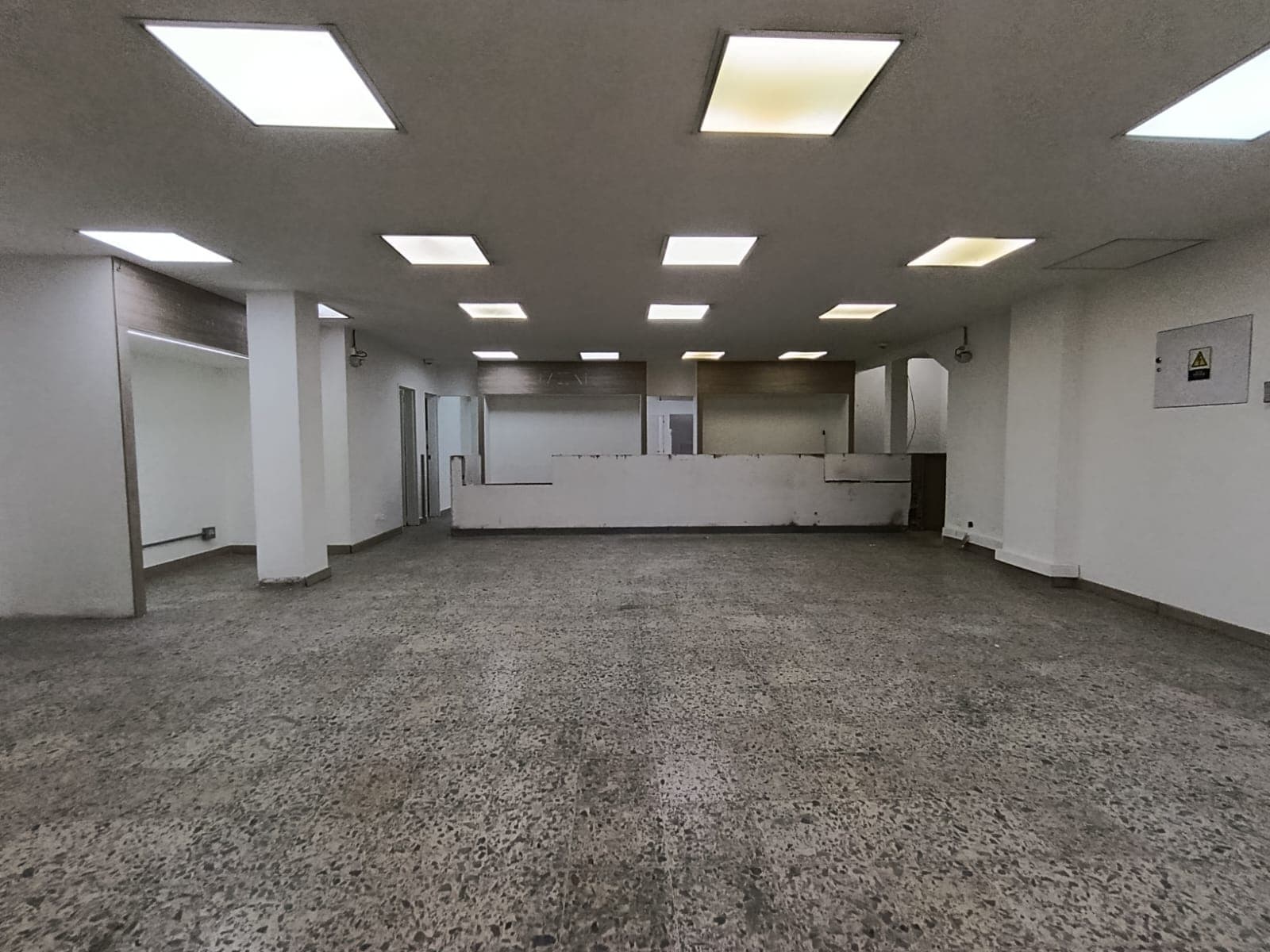 Local en arriendo en La Candelaria, Centro, Medellín — foto 1 de 14