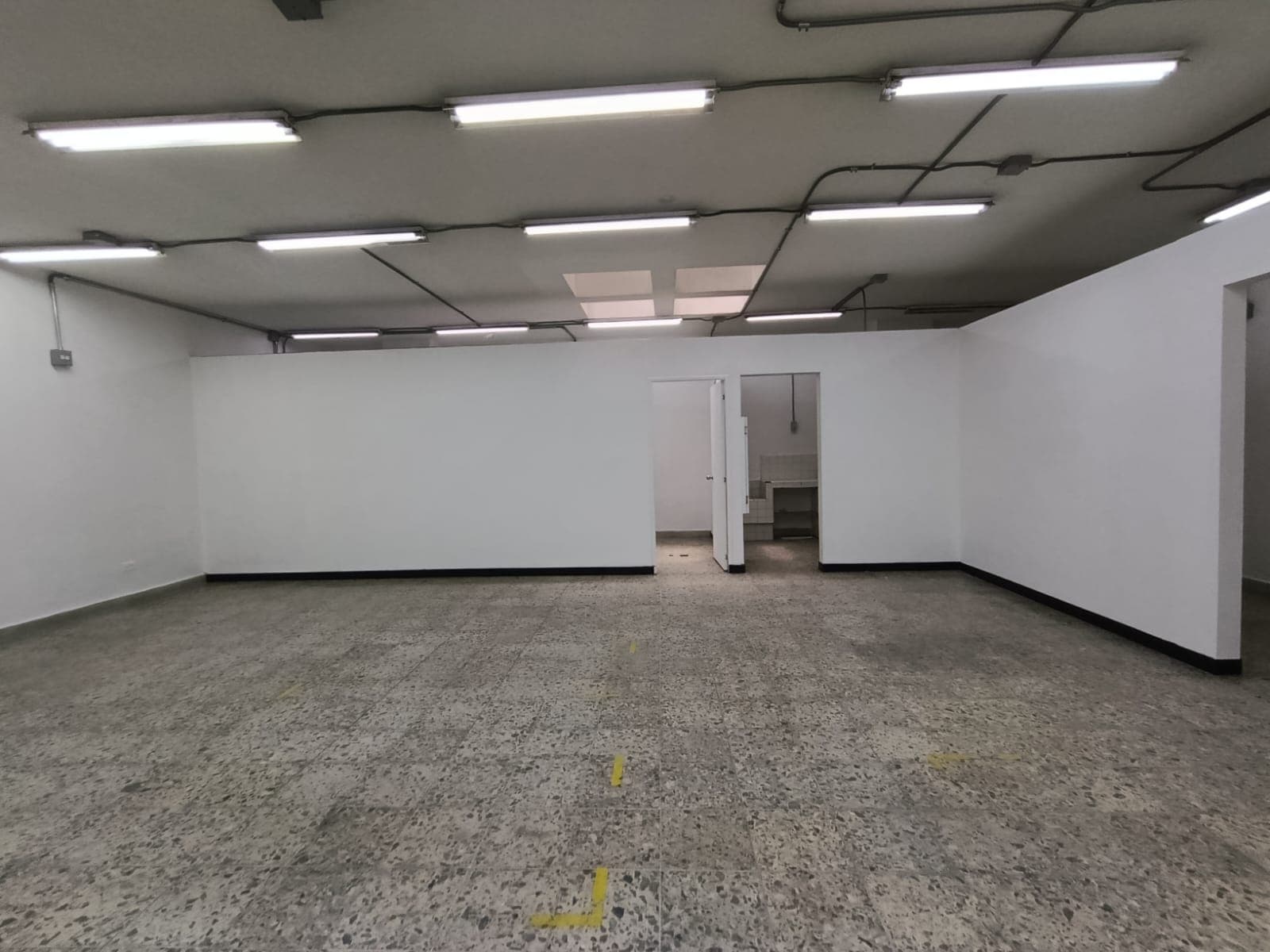Local en arriendo en La Candelaria, Centro, Medellín — foto 4 de 14