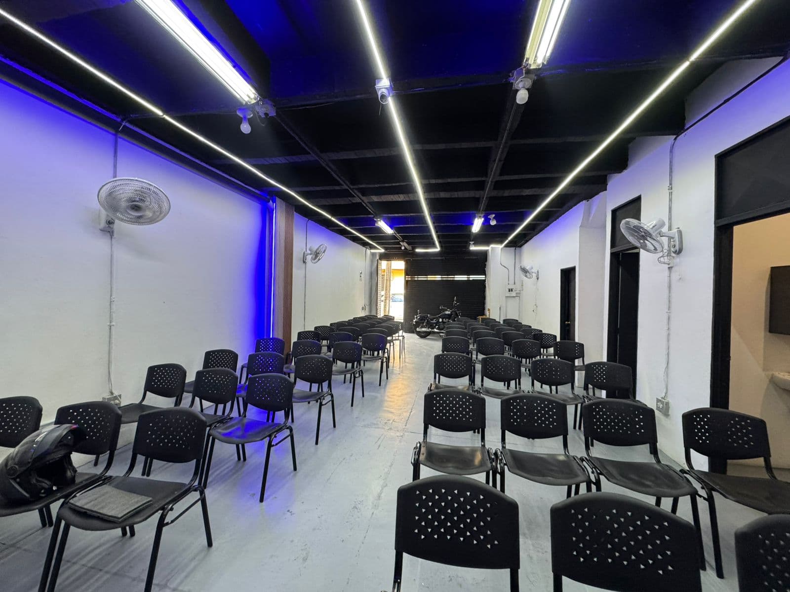 Bodega en arriendo en Colón, Centro, Medellín — foto 1 de 19