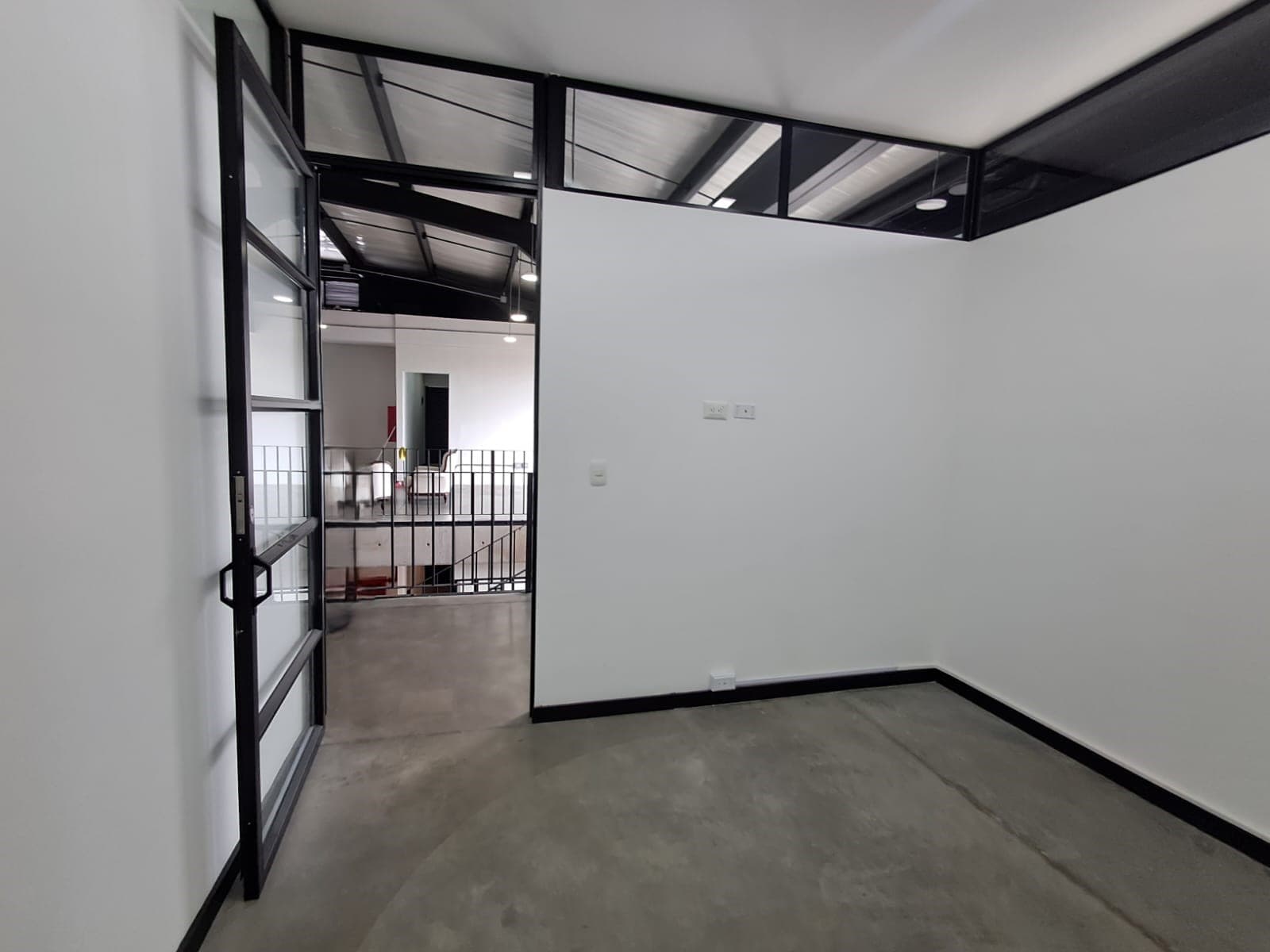 Oficina en arriendo en Barro Blanco Rio Negro, Rionegro — foto 3 de 8