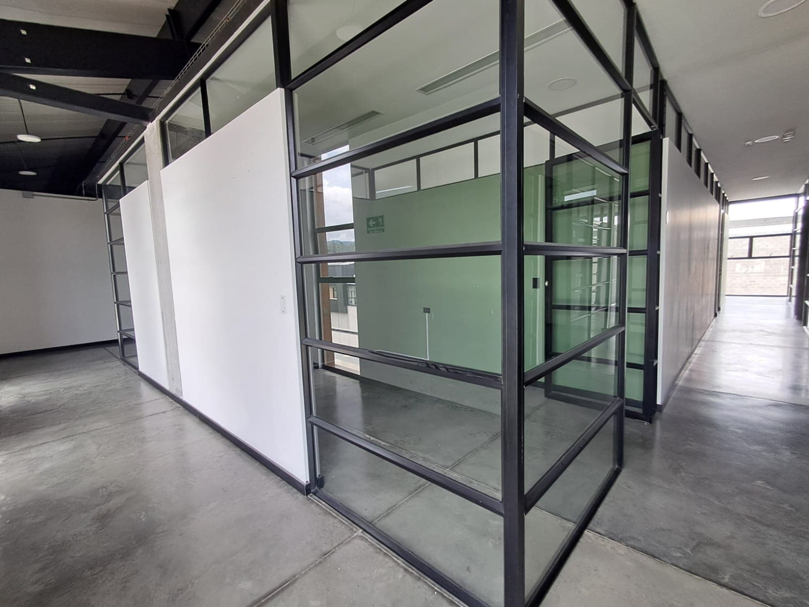 Oficina en arriendo en Barro Blanco Rio Negro, Rionegro — foto 1 de 9