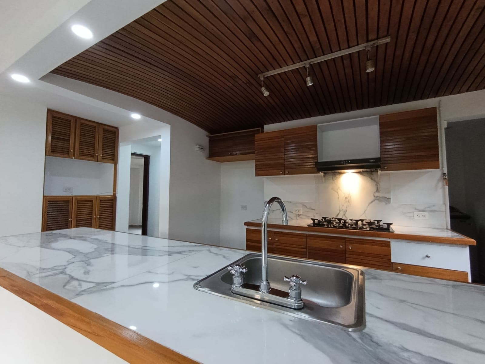 Apartaestudio en arriendo en El Tesoro, El Poblado, Medellín — foto 1 de 13