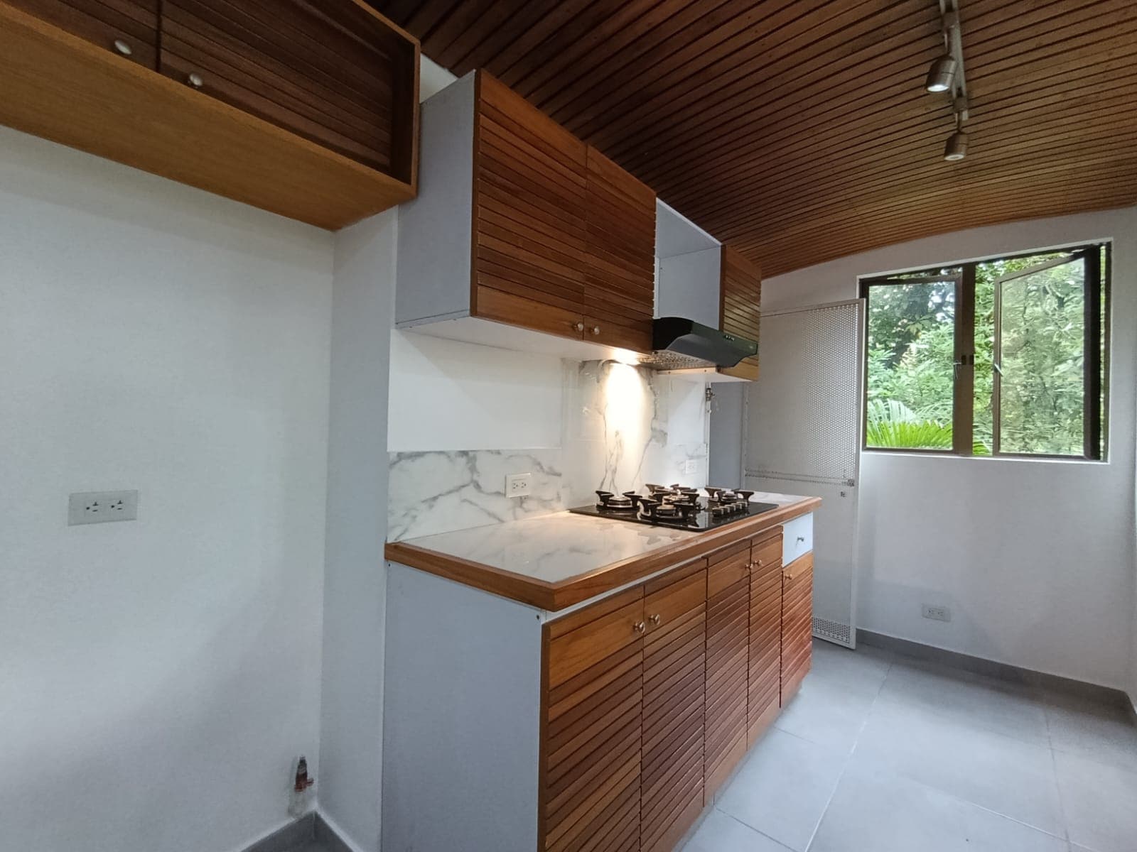 Apartaestudio en arriendo en El Tesoro, El Poblado, Medellín — foto 3 de 13