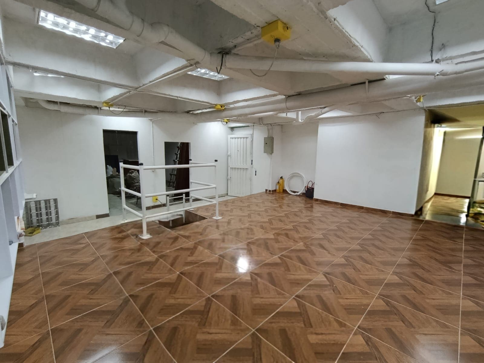 Bodega en arriendo en La America, Medellín — foto 3 de 9