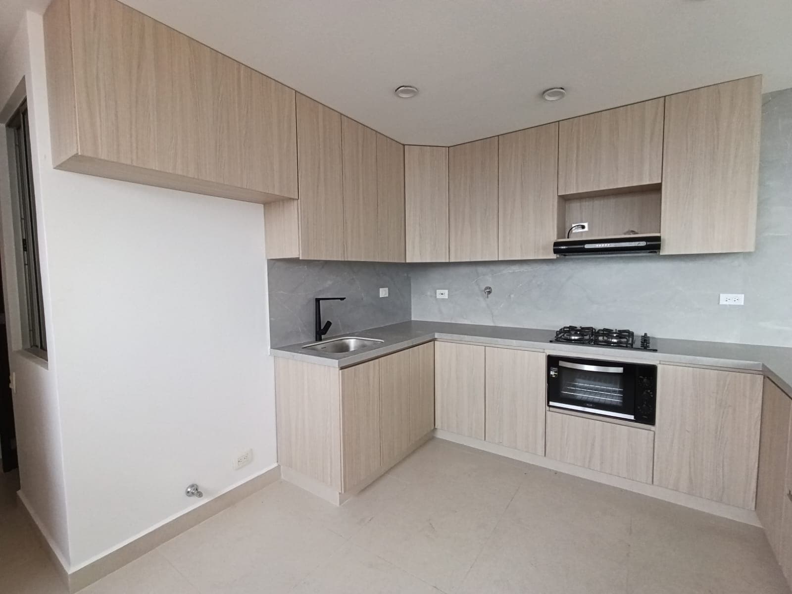 Apartamento en arriendo en El Campestre La Frontera, El Poblado, Medellín — foto 3 de 20