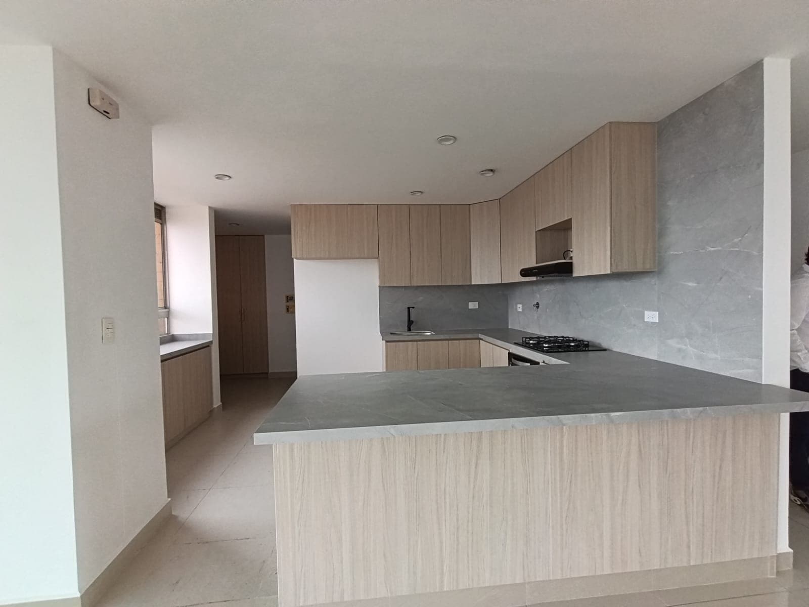 Apartamento en arriendo en El Campestre La Frontera, El Poblado, Medellín — foto 4 de 20