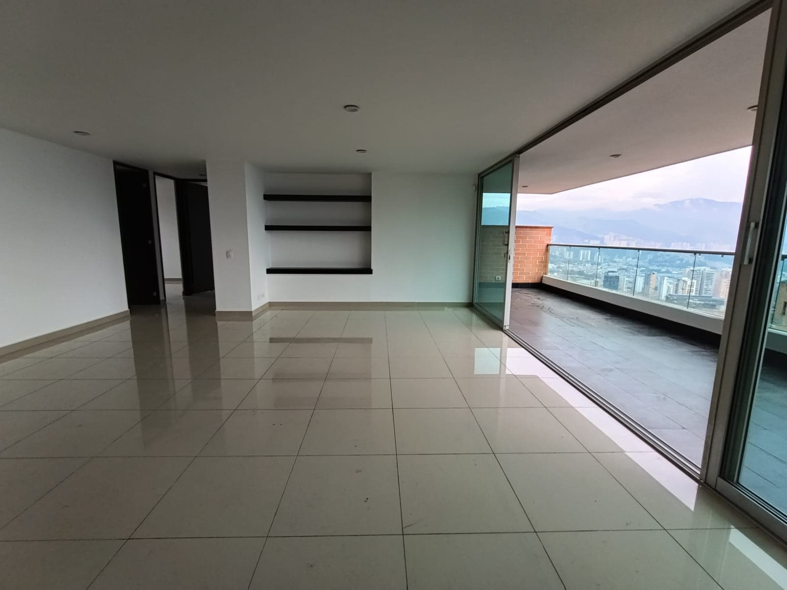 Apartamento en arriendo en El Campestre La Frontera, El Poblado, Medellín — foto 5 de 20