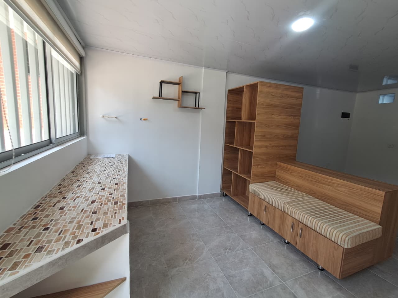 Apartaestudio en arriendo en La Castellana, Laureles, Medellín — foto 2 de 20