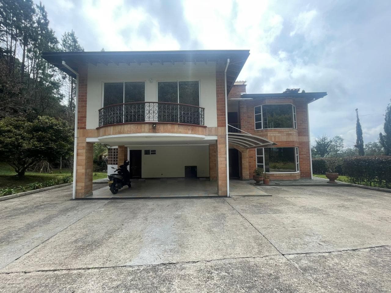 Casa Campestre en arriendo en Loma Del Escobero, Envigado — foto 2 de 20