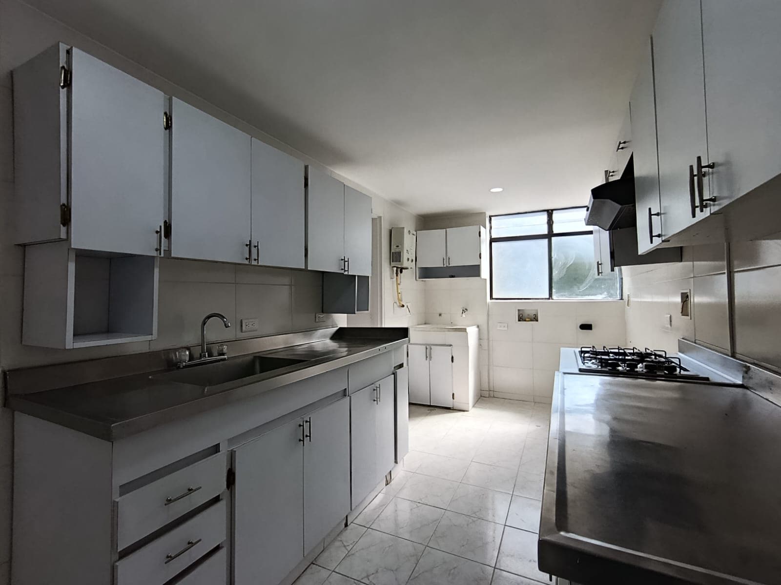 Apartamento en arriendo en El Campestre La Frontera, El Poblado, Medellín — foto 2 de 20