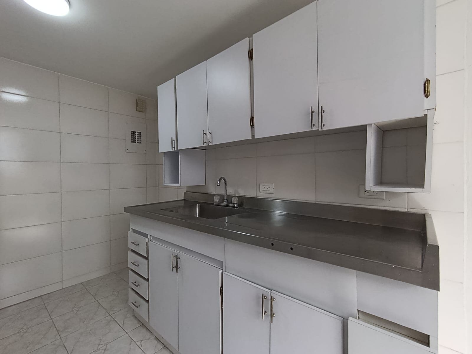Apartamento en arriendo en El Campestre La Frontera, El Poblado, Medellín — foto 3 de 20