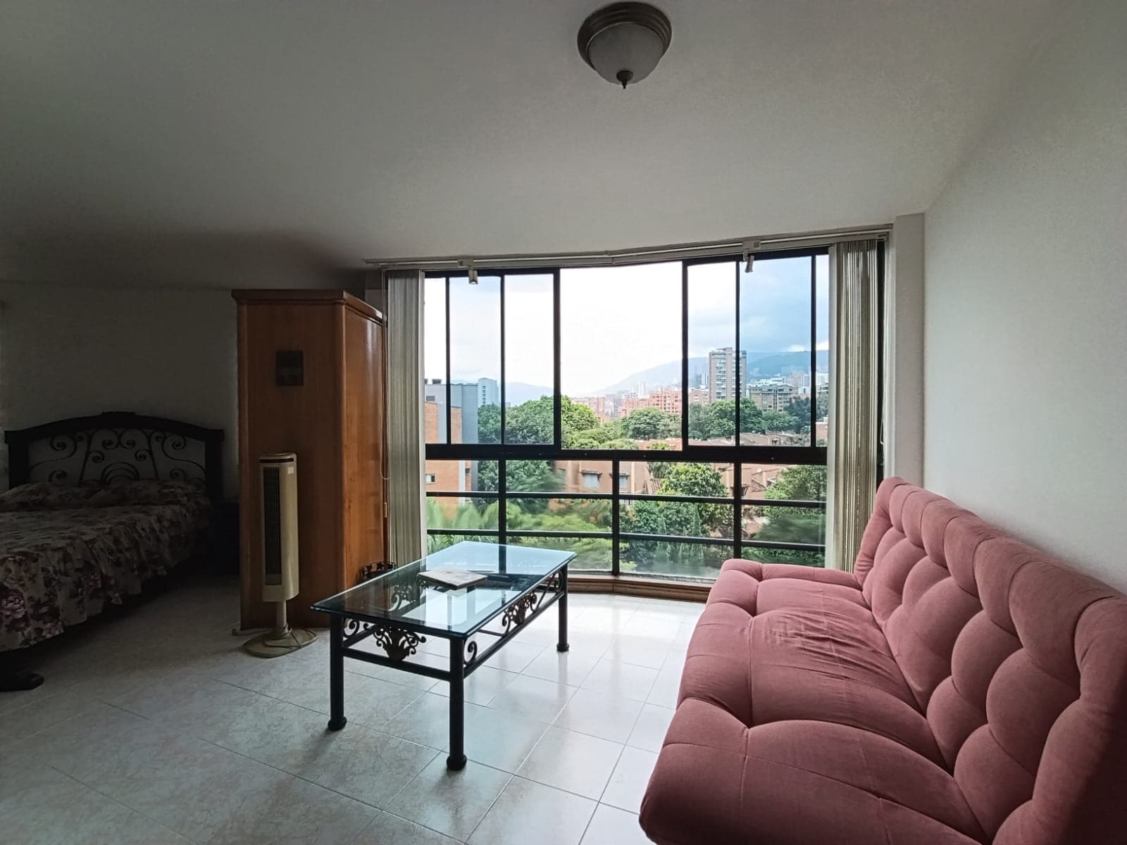 Apartamento en arriendo en Aguacatala, El Poblado, Medellín — foto 1 de 7