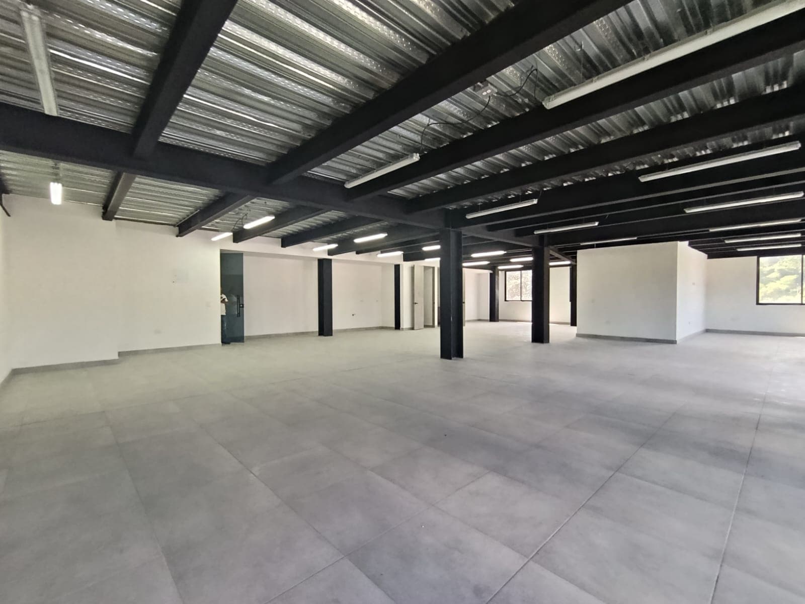 Oficina en arriendo en Trinidad, Guayabal, Medellín — foto 2 de 12