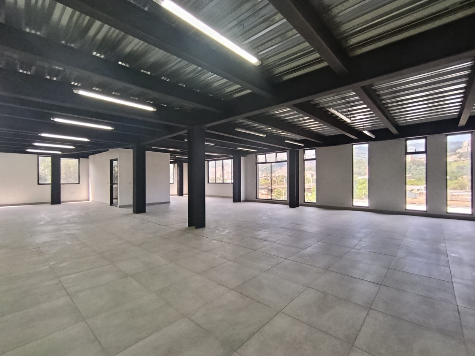 Oficina en arriendo en Trinidad, Guayabal, Medellín — foto 4 de 12