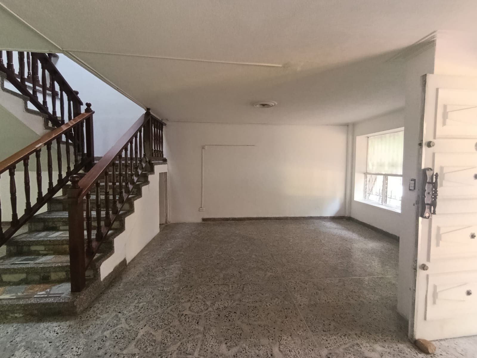 Casa Comercial en arriendo en Conquistadores, Laureles, Medellín — foto 2 de 20
