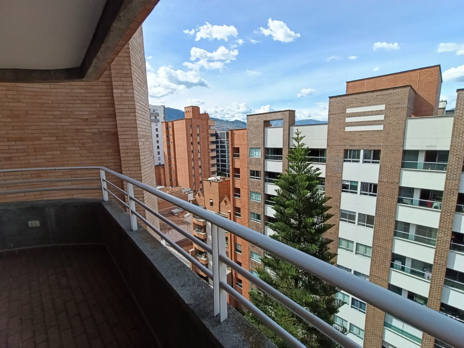 Apartamento en arriendo en Laureles, Medellín — foto 2 de 20