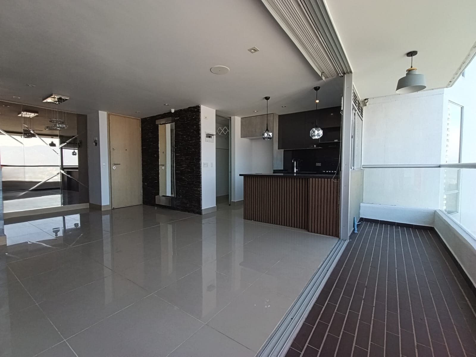 Apartamento en arriendo en Loma Del Indio, El Poblado, Medellín — foto 3 de 17