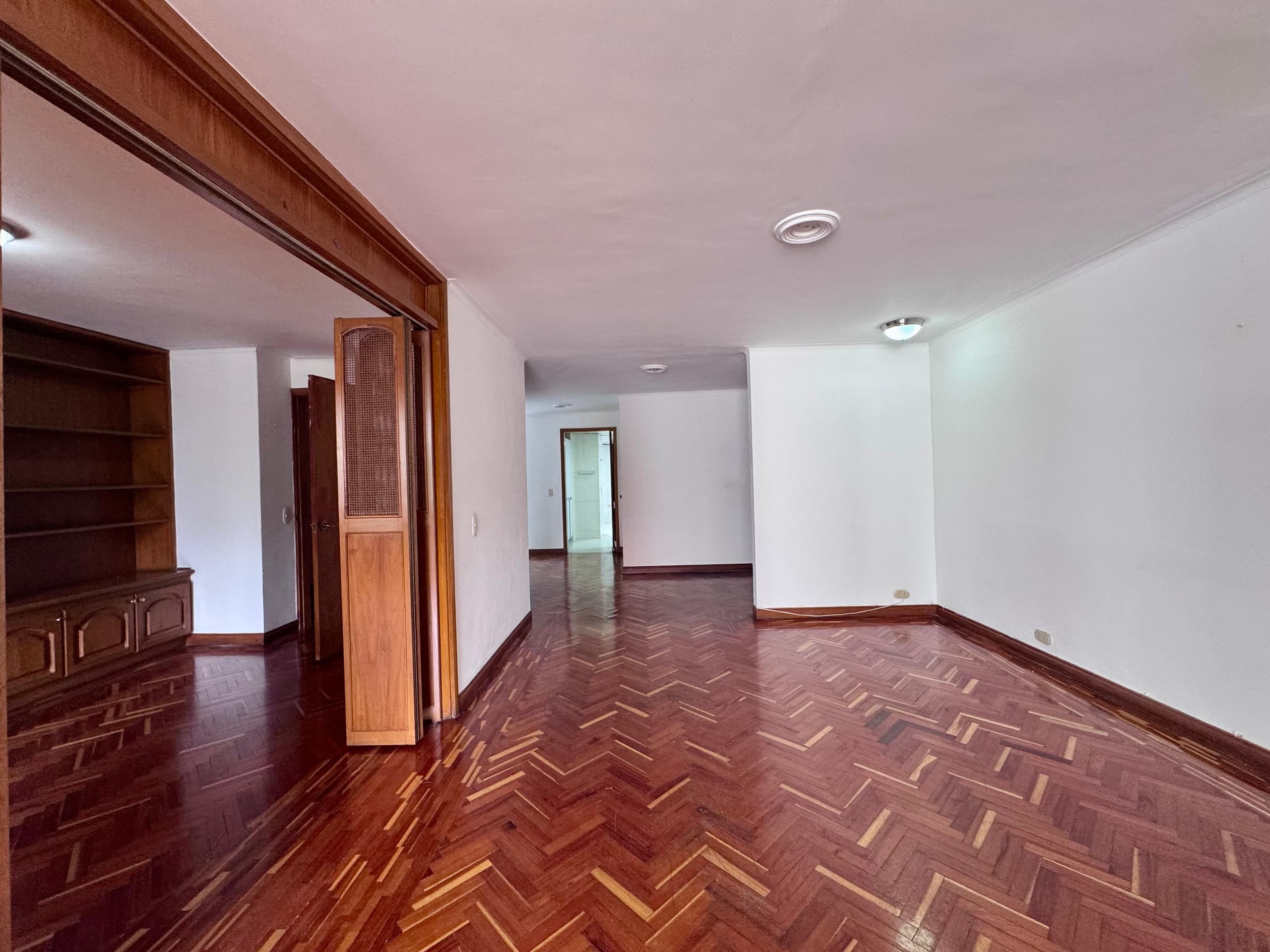 Apartamento en arriendo en Milla De Oro, El Poblado, Medellín — foto 1 de 13